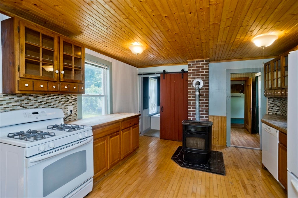 23 Maple St