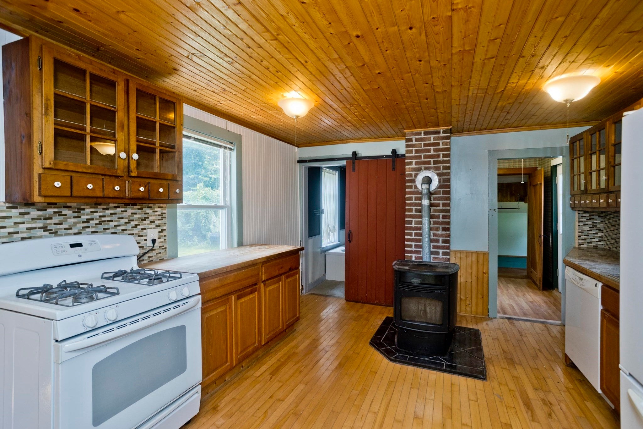 23 Maple St, Chester, MA Photo #5