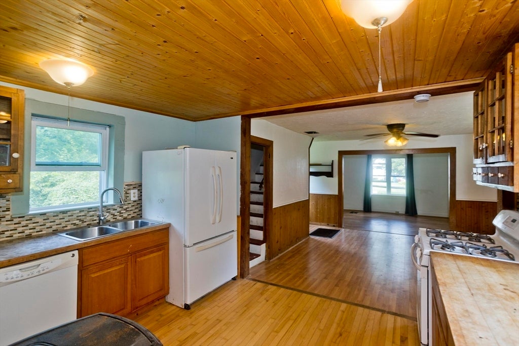 23 Maple St, Chester, MA, 23 Maple St, Chester, MA Photo #7