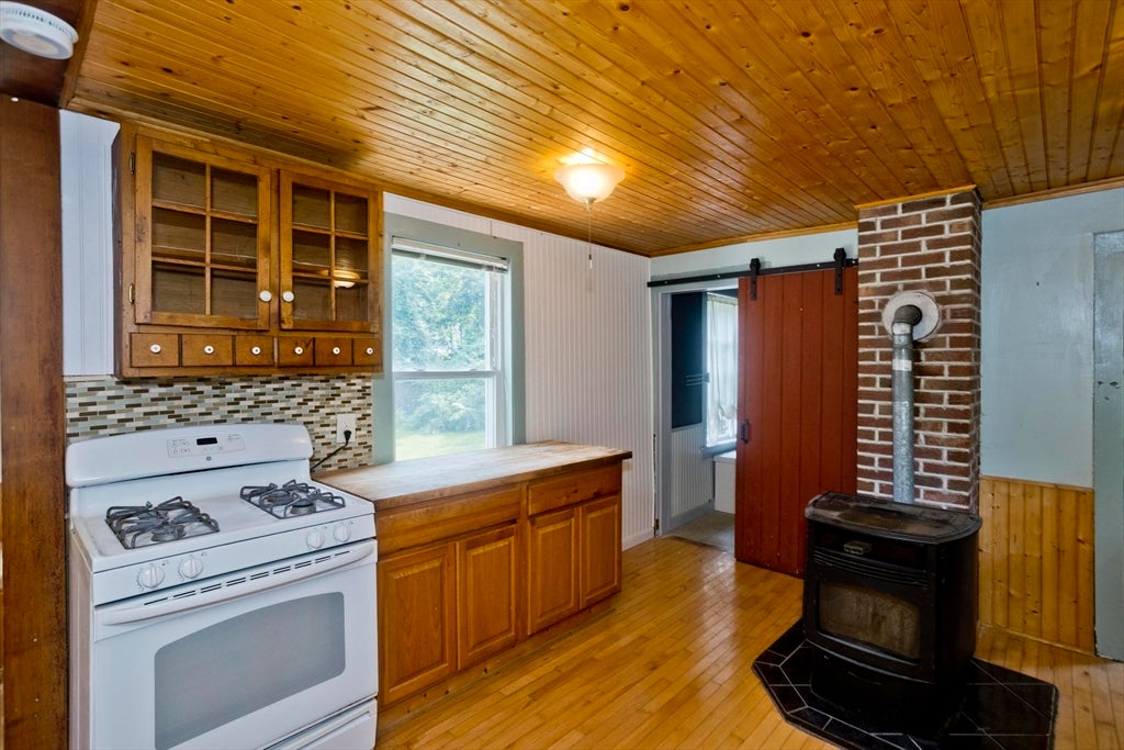 23 Maple St