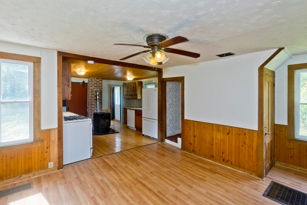 23 Maple St, Chester, MA, 23 Maple St, Chester, MA Photo #9