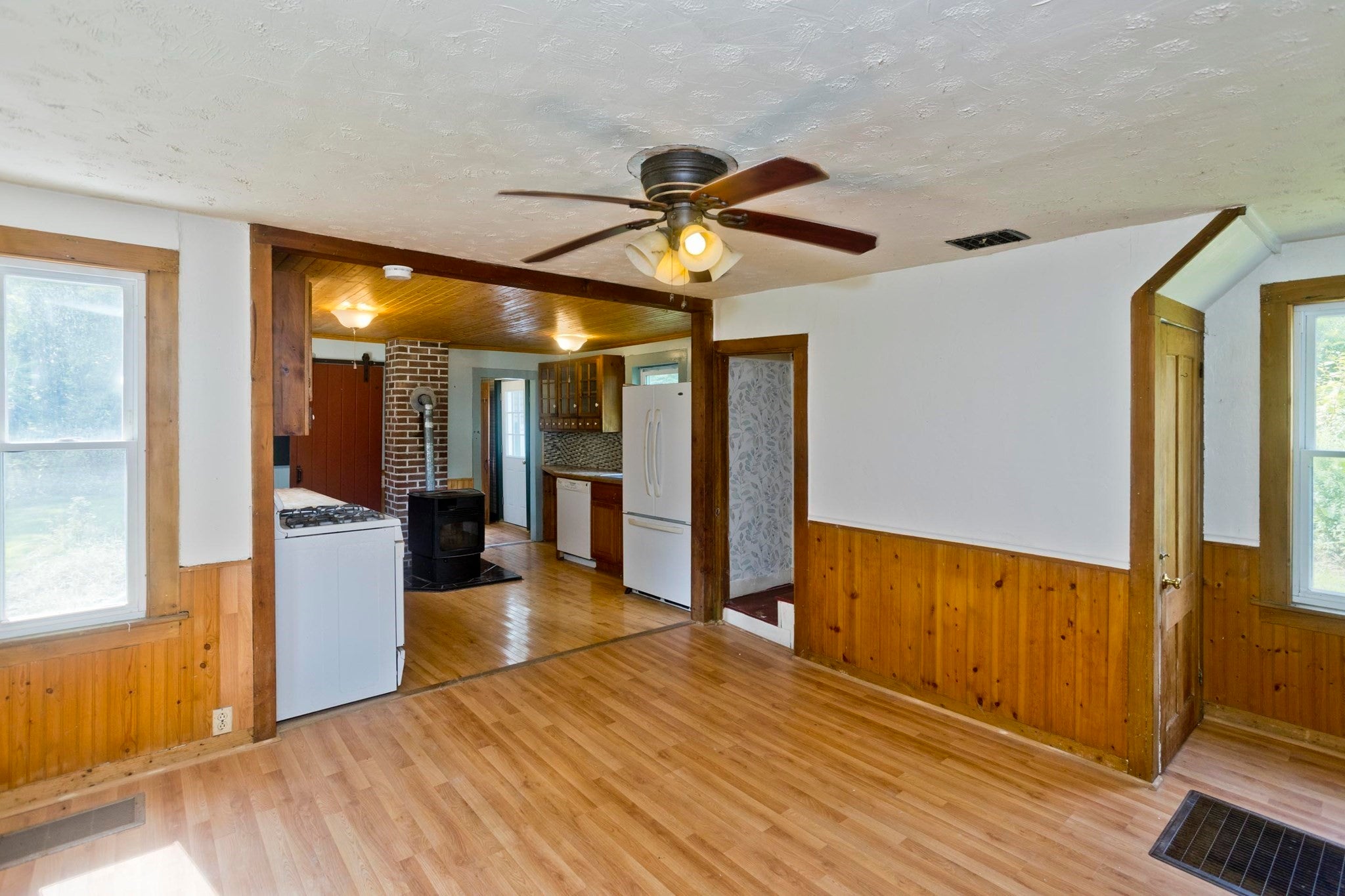 23 Maple St, Chester, MA Photo #9