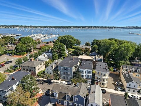 131 Derby St 3F Salem MA 01970