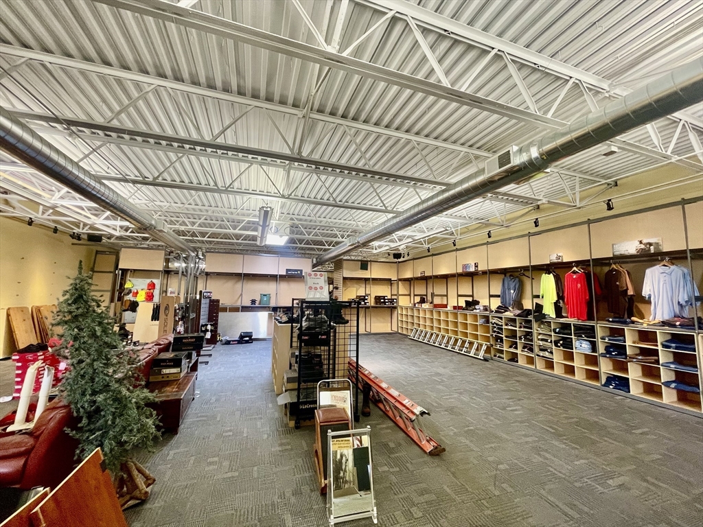 285 Slades Ferry Blvd 1
