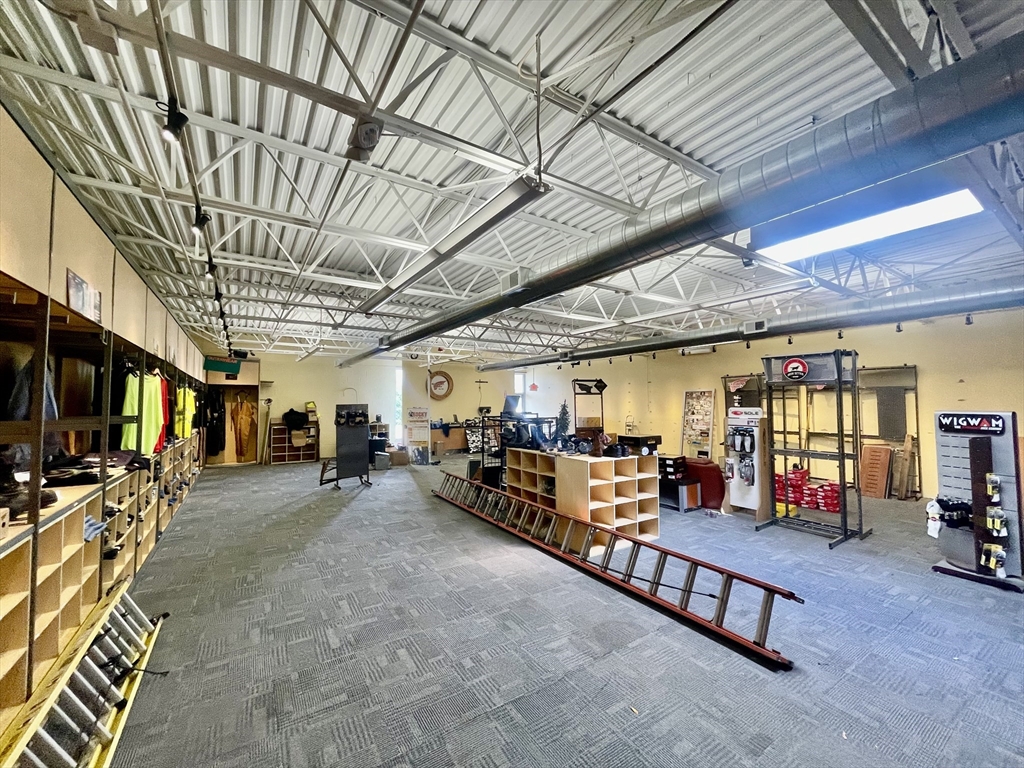 285 Slades Ferry Blvd 1