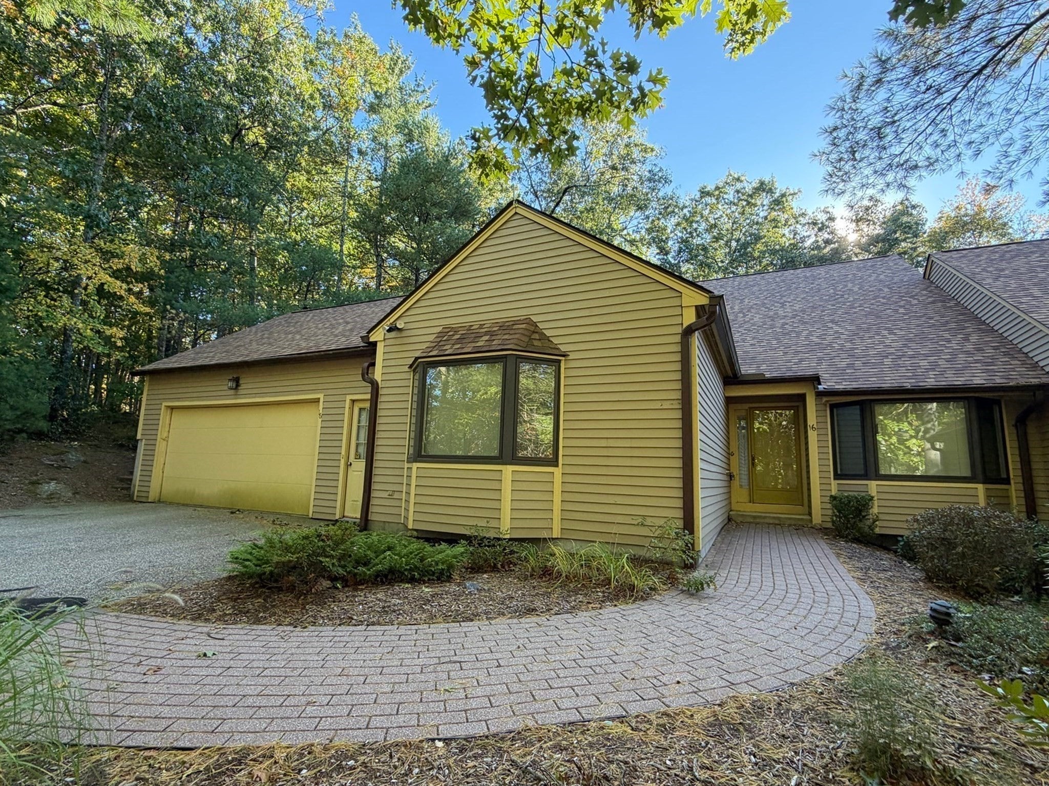 Photo of 16 Bentwood Dr, Sturbridge, MA