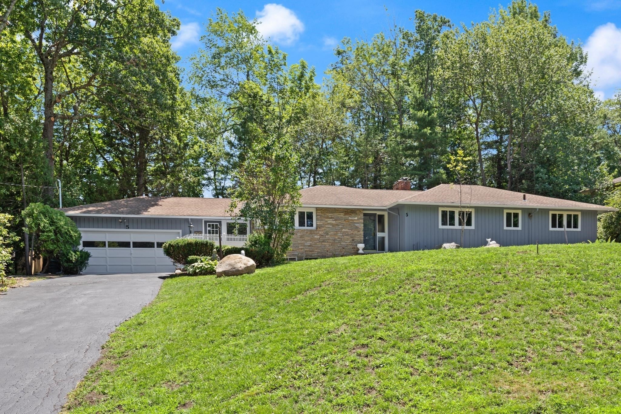 5 Woodland Drive