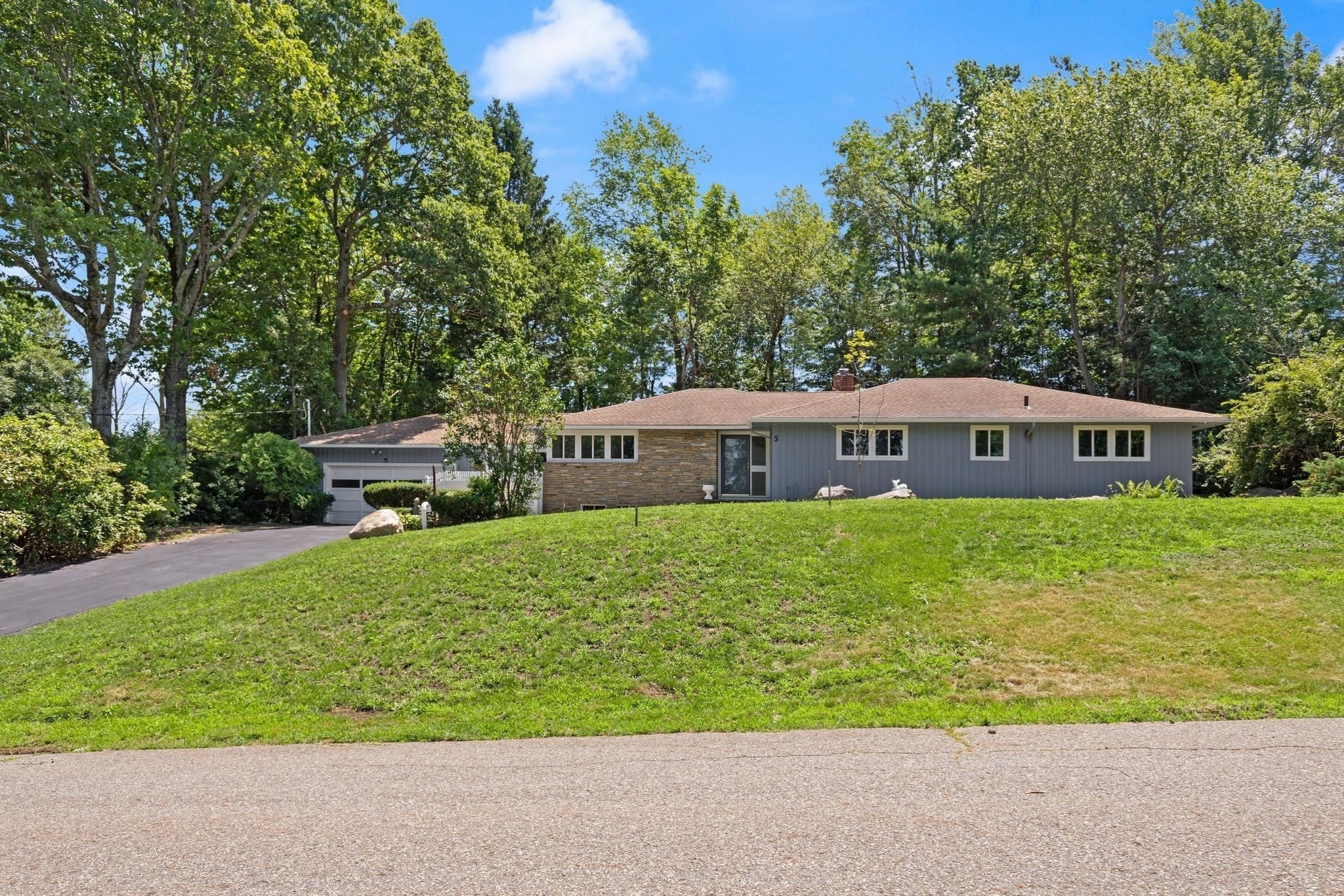 5 Woodland Drive