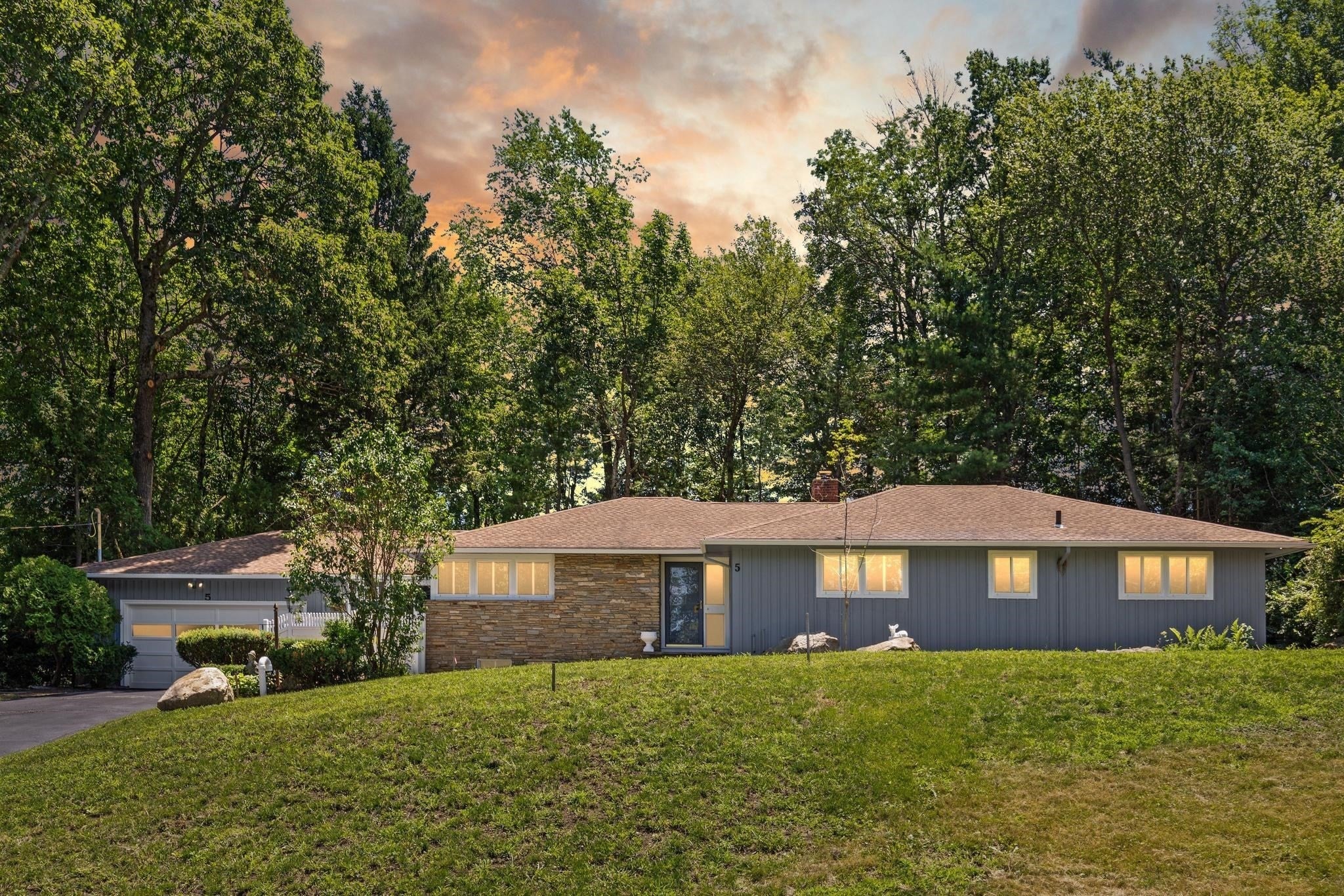 5 Woodland Drive