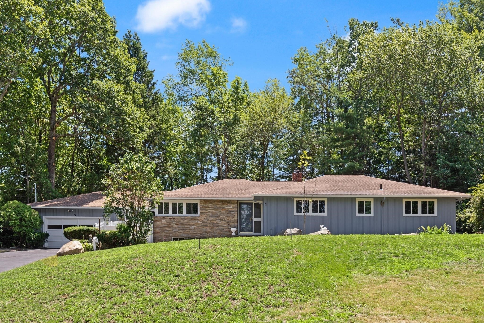 5 Woodland Drive