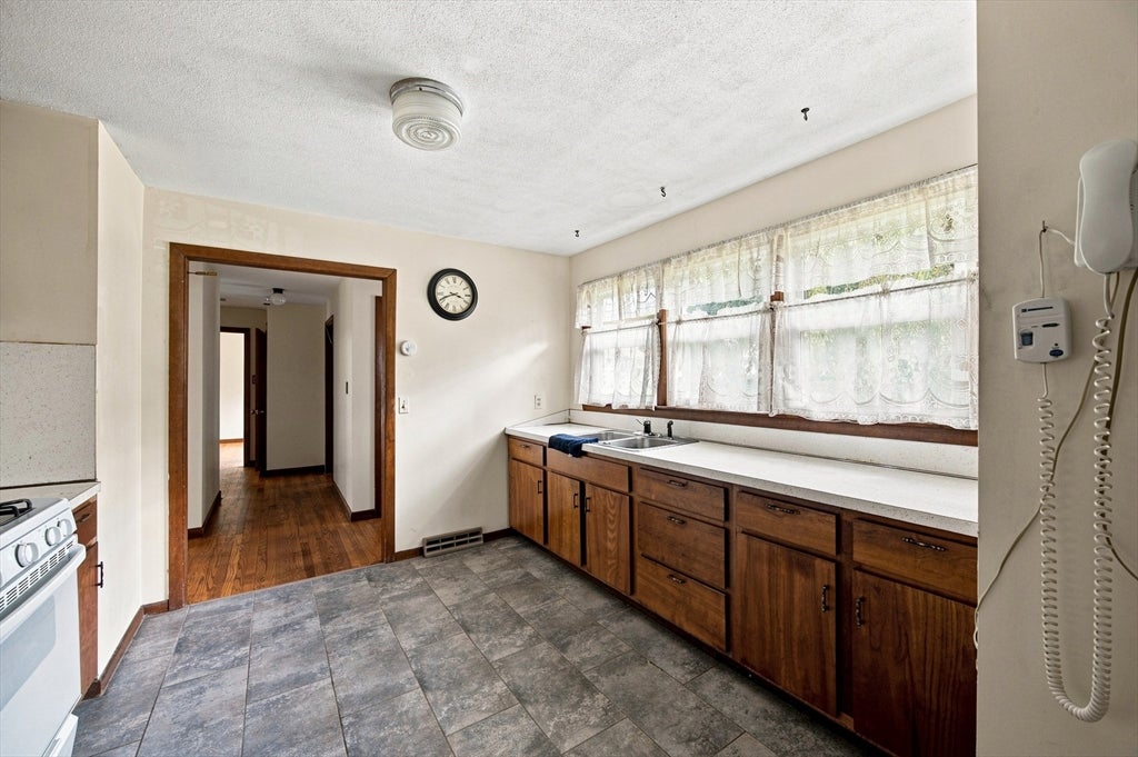115 Bemis Rd, Holyoke, MA, 115 Bemis Rd, Holyoke, MA Photo #7