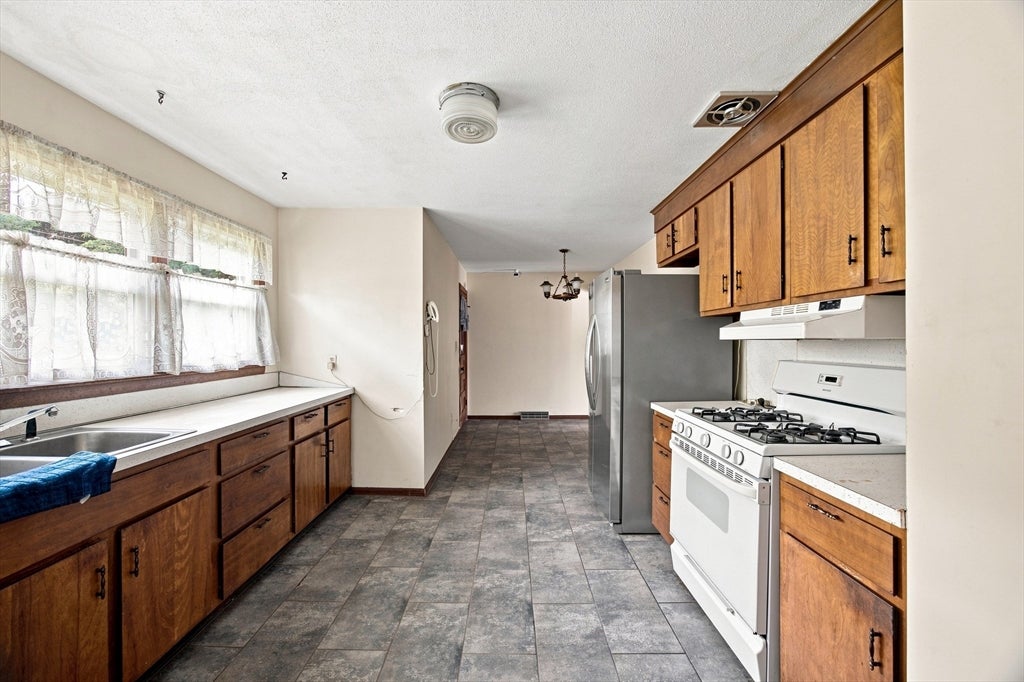 115 Bemis Rd, Holyoke, MA, 115 Bemis Rd, Holyoke, MA Photo #8