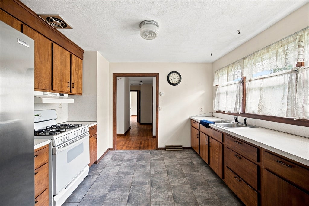 115 Bemis Rd, Holyoke, MA, 115 Bemis Rd, Holyoke, MA Photo #6