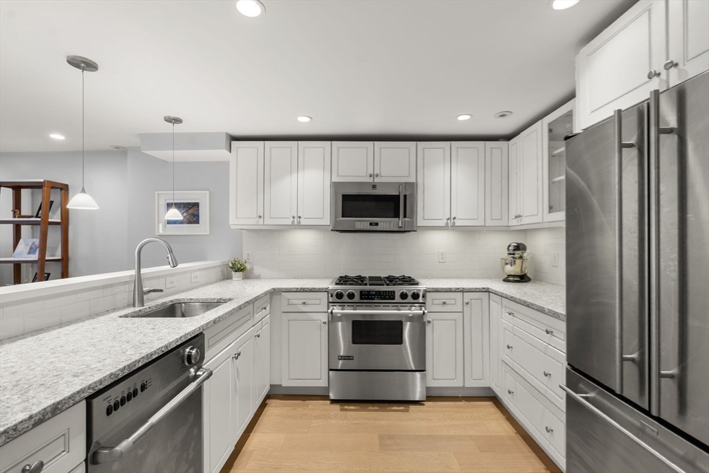 8 Concord Sq 1
