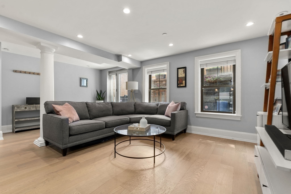 8 Concord Sq 1