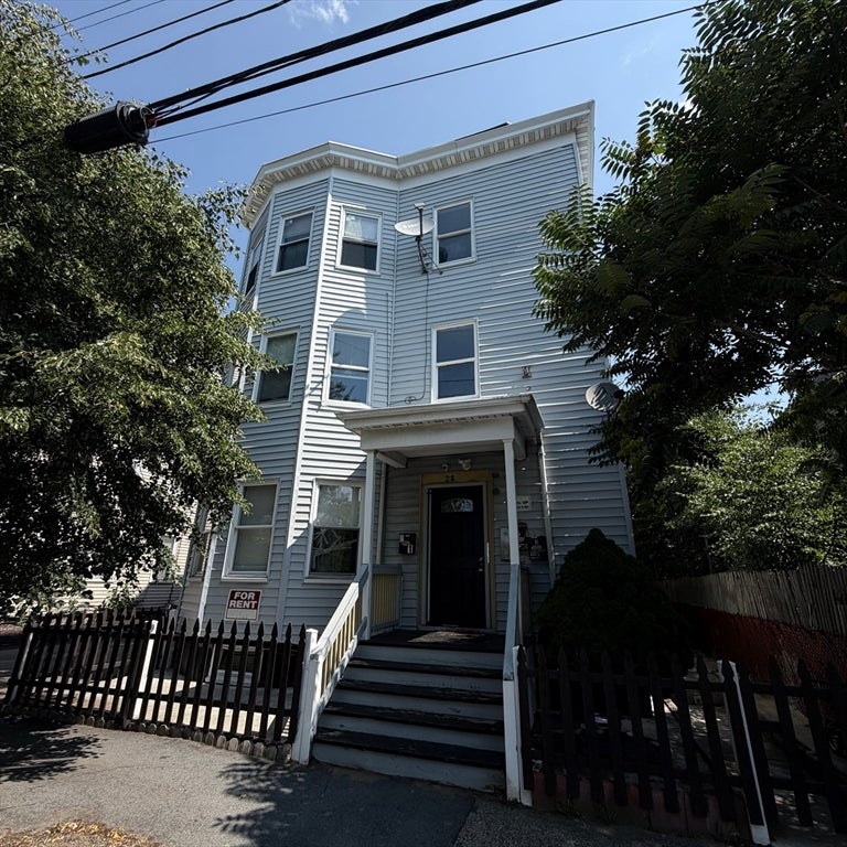 Click for 28 Minot St #3, Lynn, MA slideshow Click for 28 Minot St #3, Lynn, MA slideshow