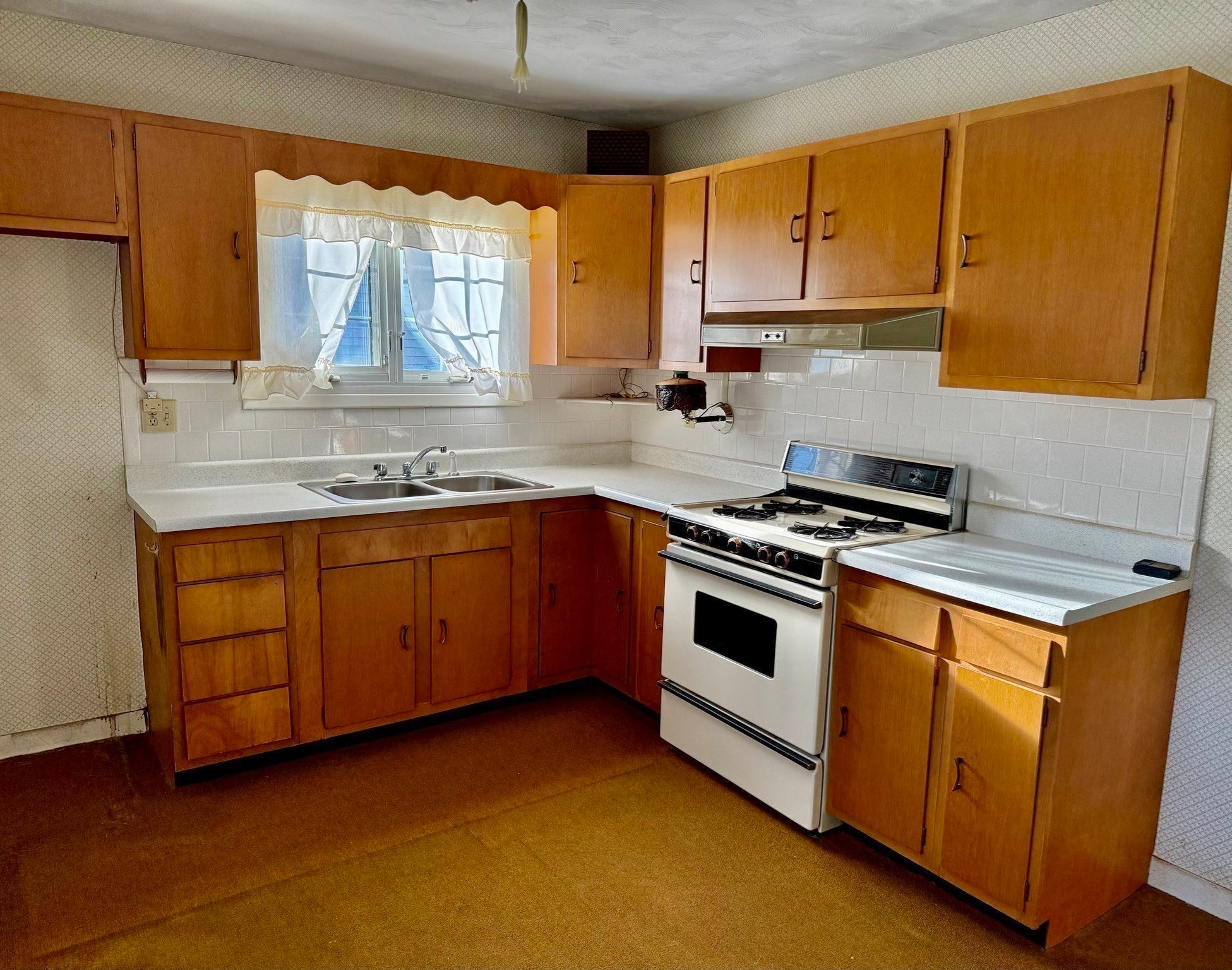 920 Lucy Street, New Bedford, MA, 920 Lucy Street, New Bedford, MA Photo #9