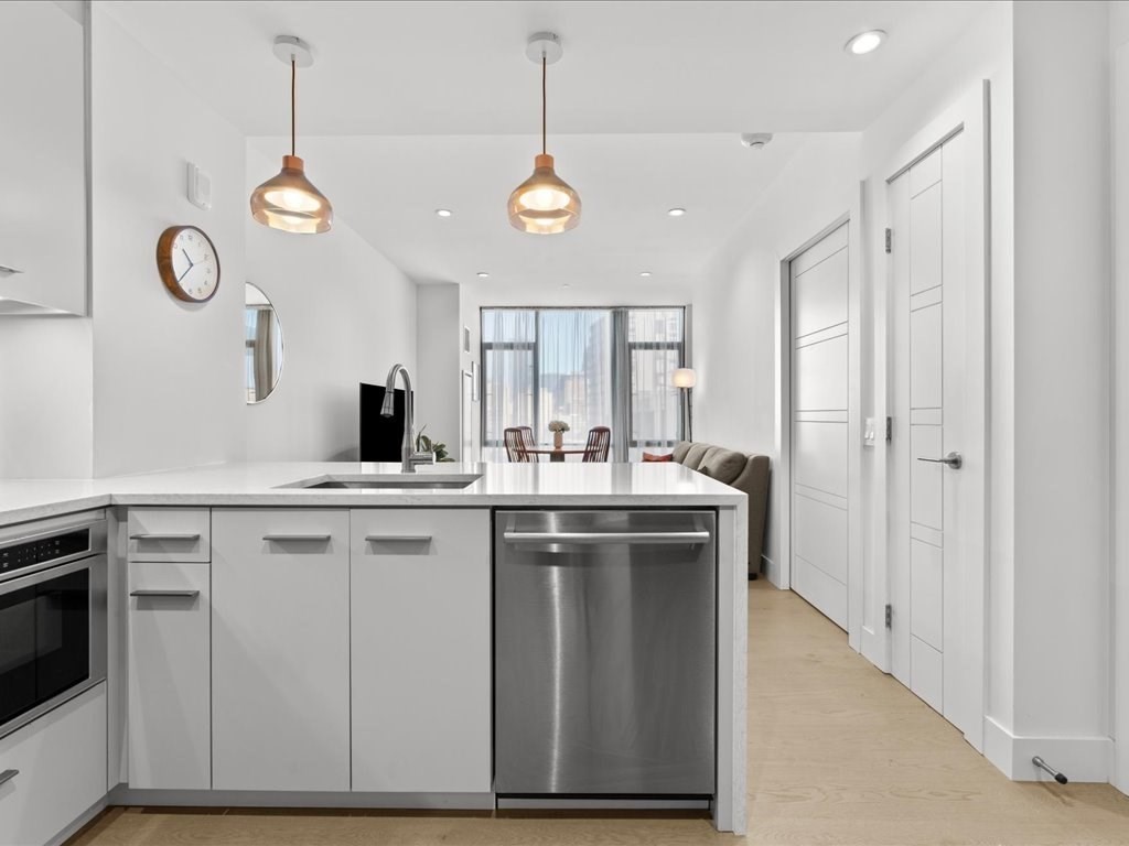 40 Traveler St 612