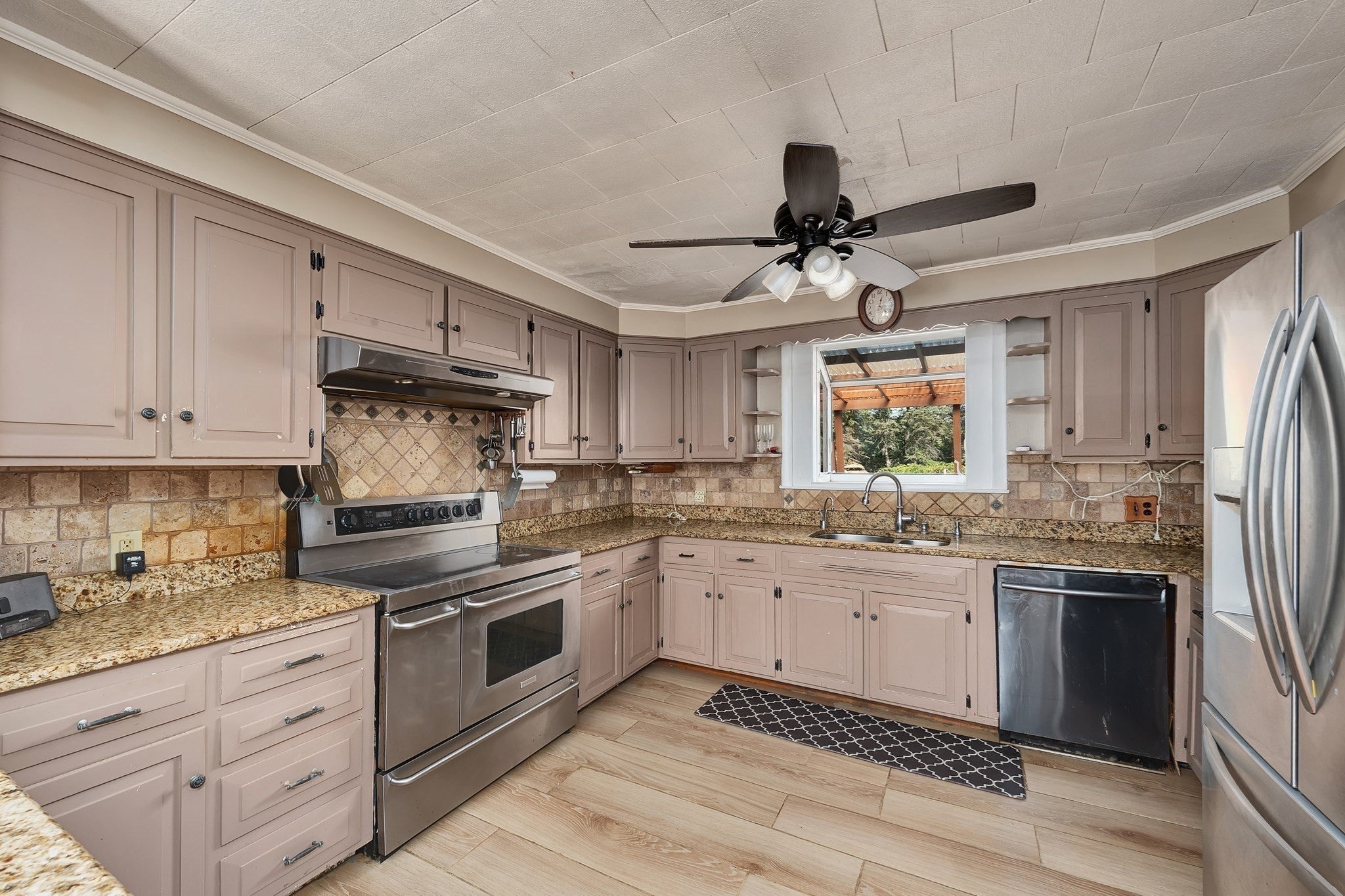 37 Riverdale Ave