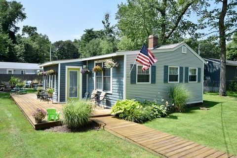 24 3rd Ave Lakeville MA 02347