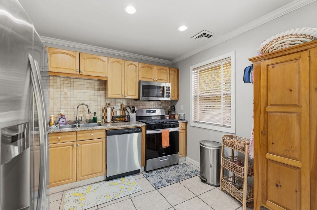 36 Meadowood Dr, Dartmouth, MA, 36 Meadowood Dr, Dartmouth, MA Photo #20