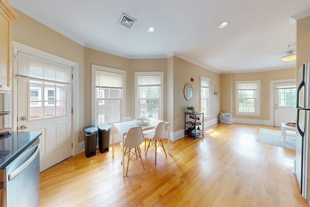 Photo of 561 Broadway, Somerville, MA