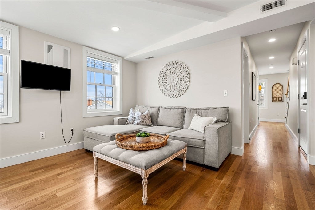 8 Hale Street 3