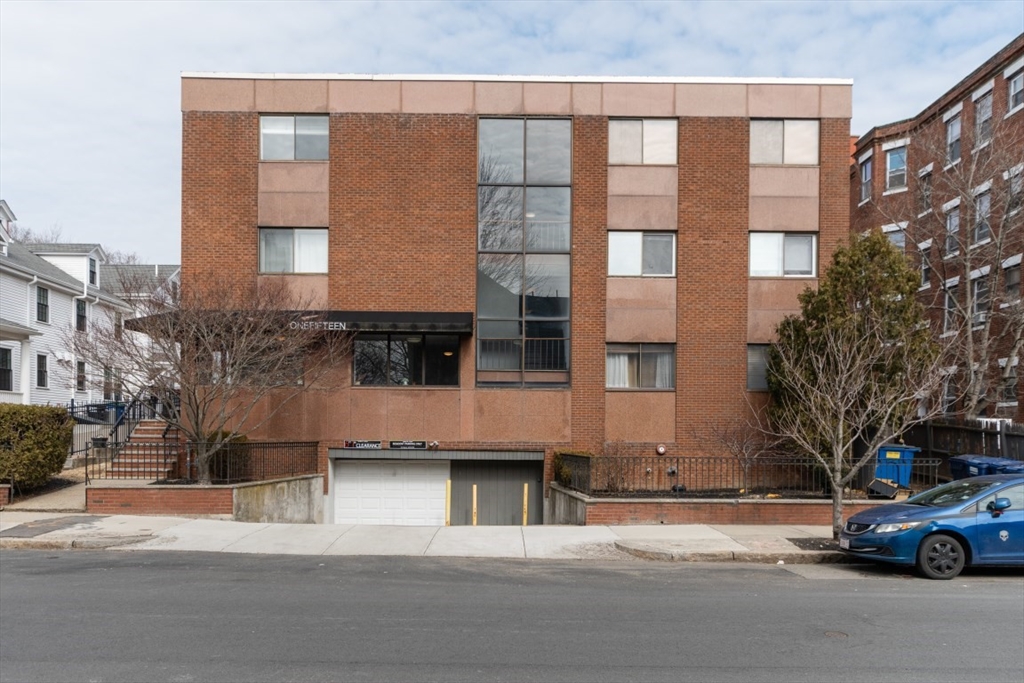 Somerville, Massachusetts 02143, United States, 2 Bedrooms Bedrooms, ,1 BathroomBathrooms,Residential,Active,82284