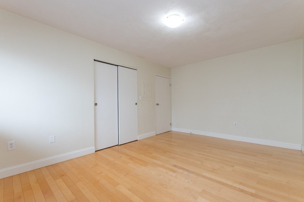 Somerville, Massachusetts 02143, United States, 2 Bedrooms Bedrooms, ,1 BathroomBathrooms,Residential,Active,82284