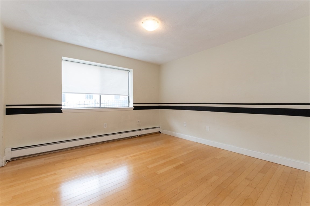 Somerville, Massachusetts 02143, United States, 2 Bedrooms Bedrooms, ,1 BathroomBathrooms,Residential,Active,82284