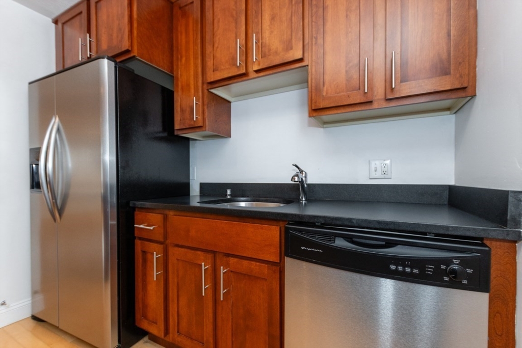 Somerville, Massachusetts 02143, United States, 2 Bedrooms Bedrooms, ,1 BathroomBathrooms,Residential,Active,82284