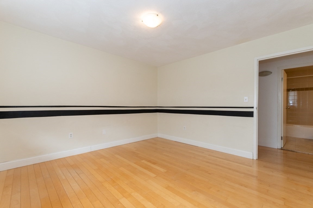 Somerville, Massachusetts 02143, United States, 2 Bedrooms Bedrooms, ,1 BathroomBathrooms,Residential,Active,82284