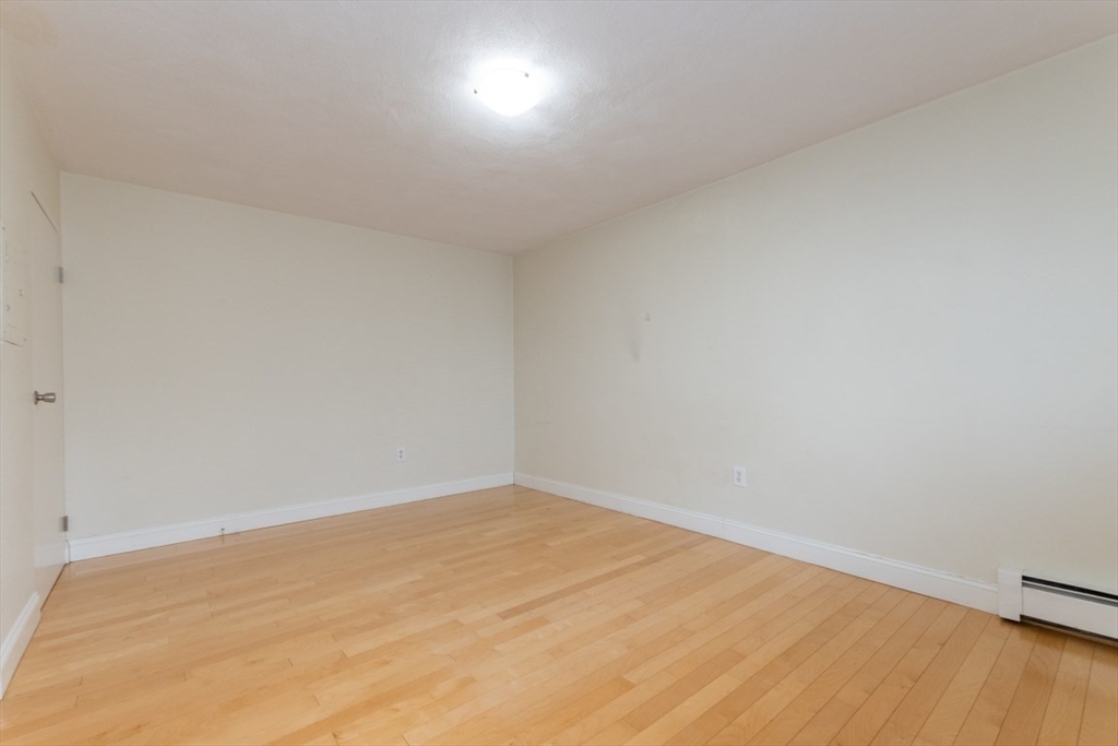 Somerville, Massachusetts 02143, United States, 2 Bedrooms Bedrooms, ,1 BathroomBathrooms,Residential,Active,82284