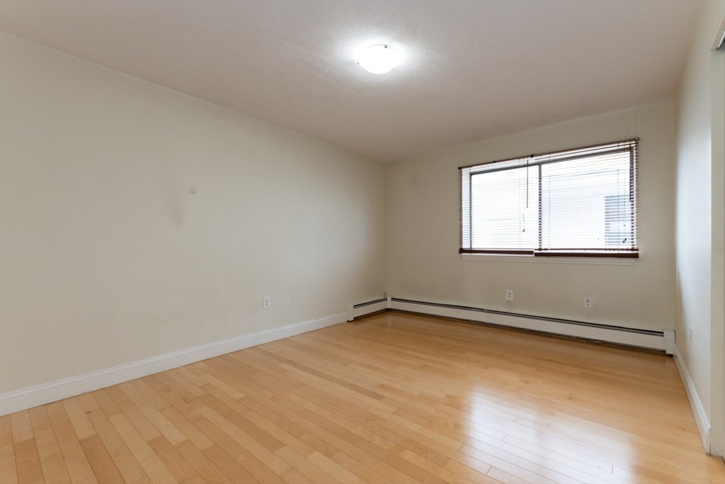 Somerville, Massachusetts 02143, United States, 2 Bedrooms Bedrooms, ,1 BathroomBathrooms,Residential,Active,82284