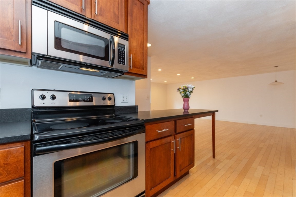 Somerville, Massachusetts 02143, United States, 2 Bedrooms Bedrooms, ,1 BathroomBathrooms,Residential,Active,82284