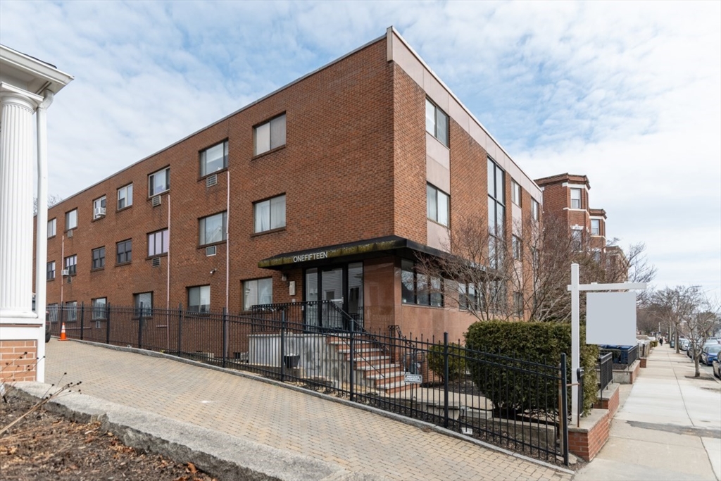 Somerville, Massachusetts 02143, United States, 2 Bedrooms Bedrooms, ,1 BathroomBathrooms,Residential,Active,82284