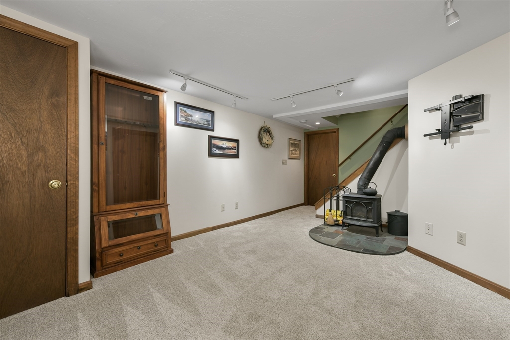 Barnstable, Massachusetts 02632, United States, 3 Bedrooms Bedrooms, ,2 BathroomsBathrooms,Residential,Pending,203992