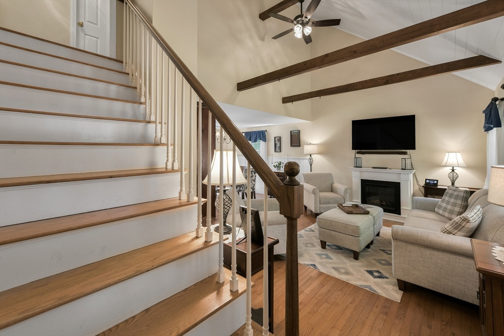 Barnstable, Massachusetts 02632, United States, 3 Bedrooms Bedrooms, ,2 BathroomsBathrooms,Residential,Pending,203992