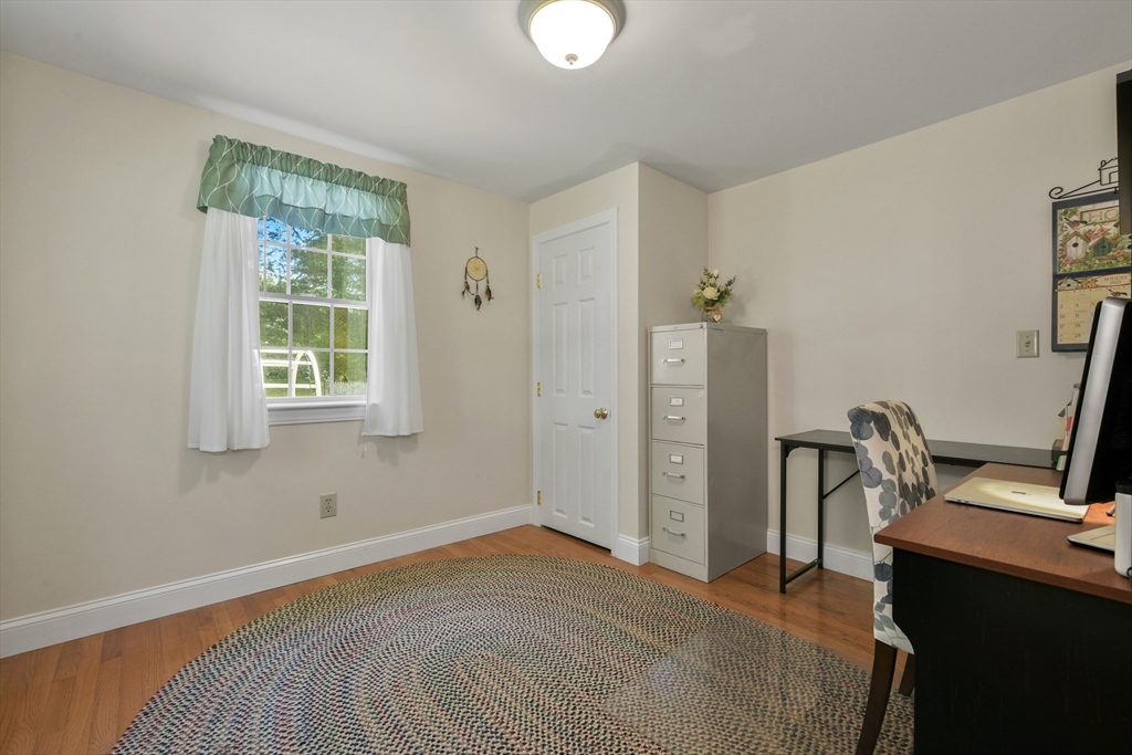 Barnstable, Massachusetts 02632, United States, 3 Bedrooms Bedrooms, ,2 BathroomsBathrooms,Residential,Pending,203992