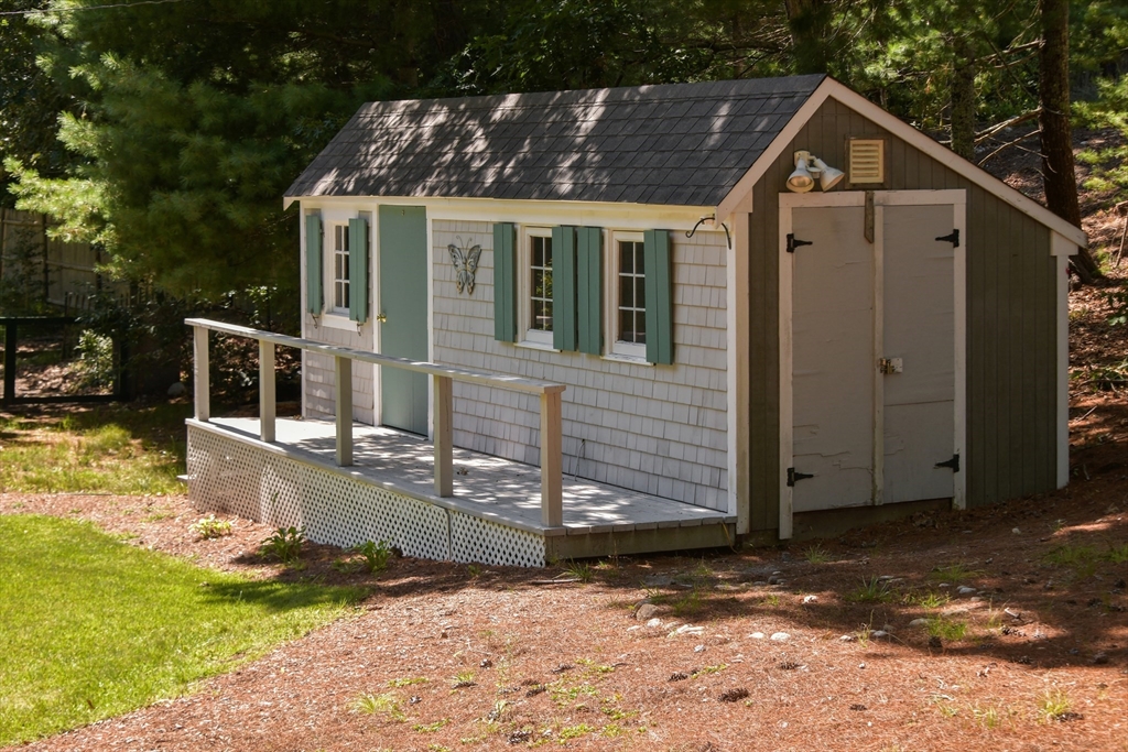 Barnstable, Massachusetts 02632, United States, 3 Bedrooms Bedrooms, ,2 BathroomsBathrooms,Residential,Pending,203992