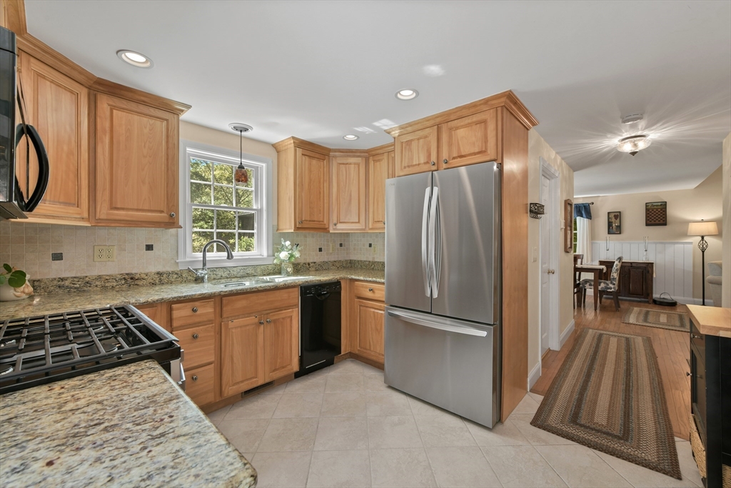 Barnstable, Massachusetts 02632, United States, 3 Bedrooms Bedrooms, ,2 BathroomsBathrooms,Residential,Pending,203992