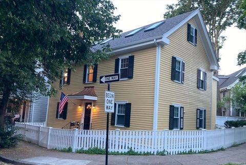 Photo of 7 Perry St #1R, Brookline, MA 02445 (MLS # 73511868)