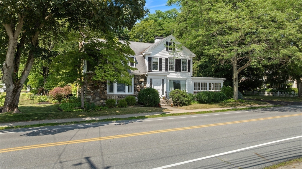 406 Main St