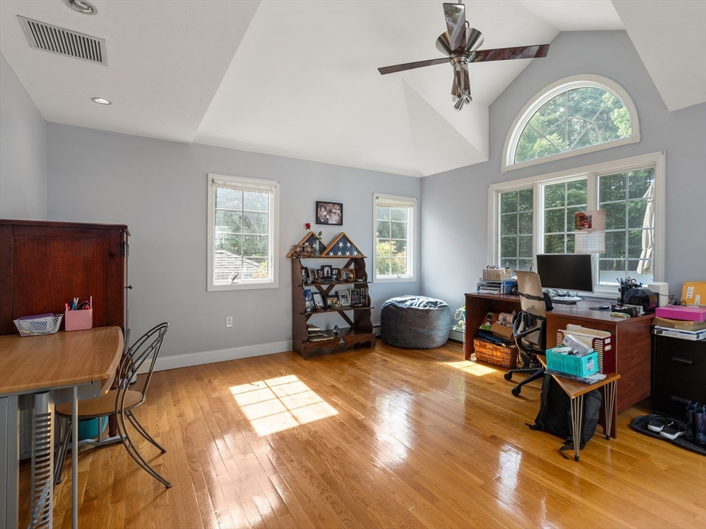 33 Russell Rd