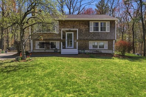 7 Barrows Ct Norton MA 02766