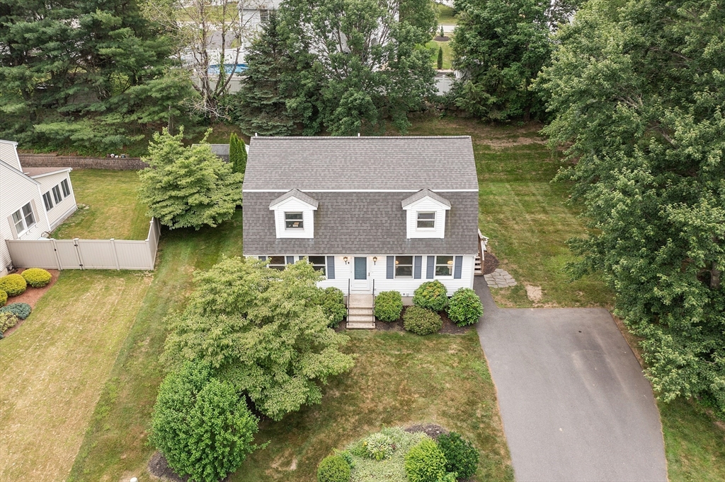 7 Robbins Rd