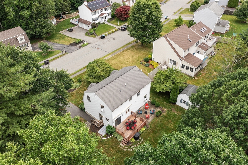7 Robbins Rd
