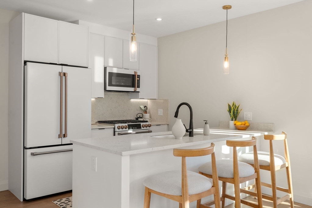 100 Lincoln Street 206