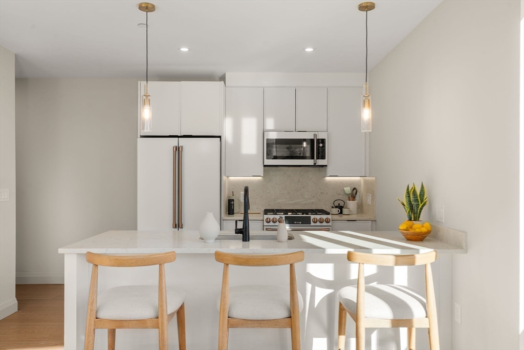 100 Lincoln Street 206