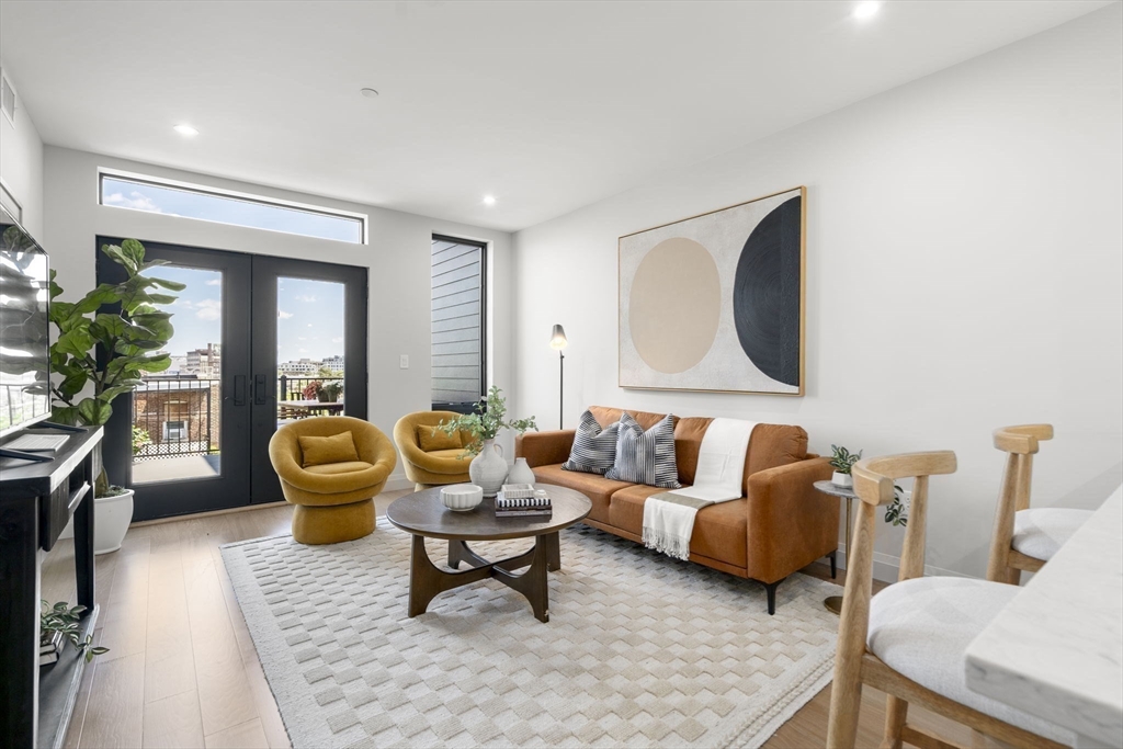 100 Lincoln Street 206